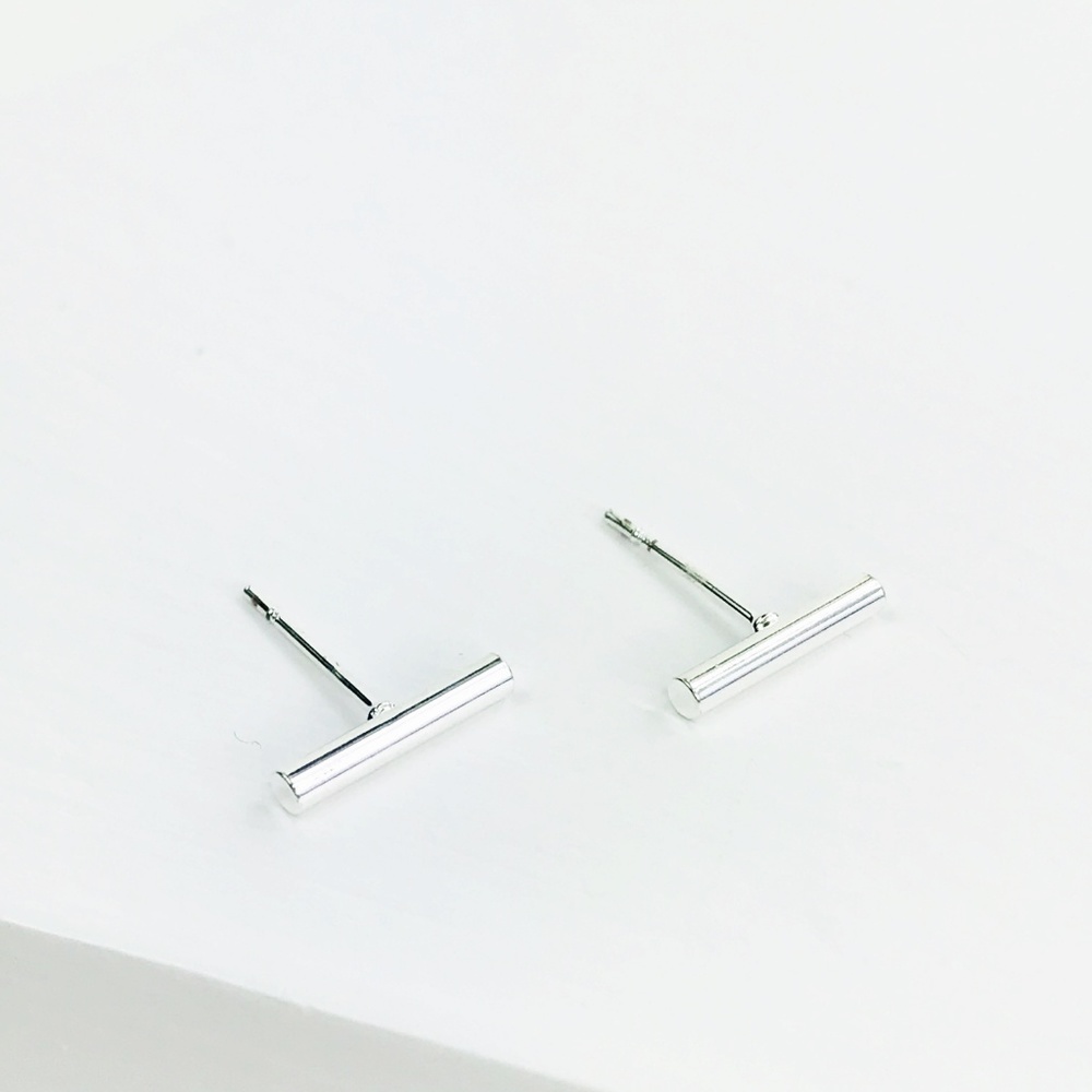 Bar Stud Earrings in Silver - Picture 3 of 7